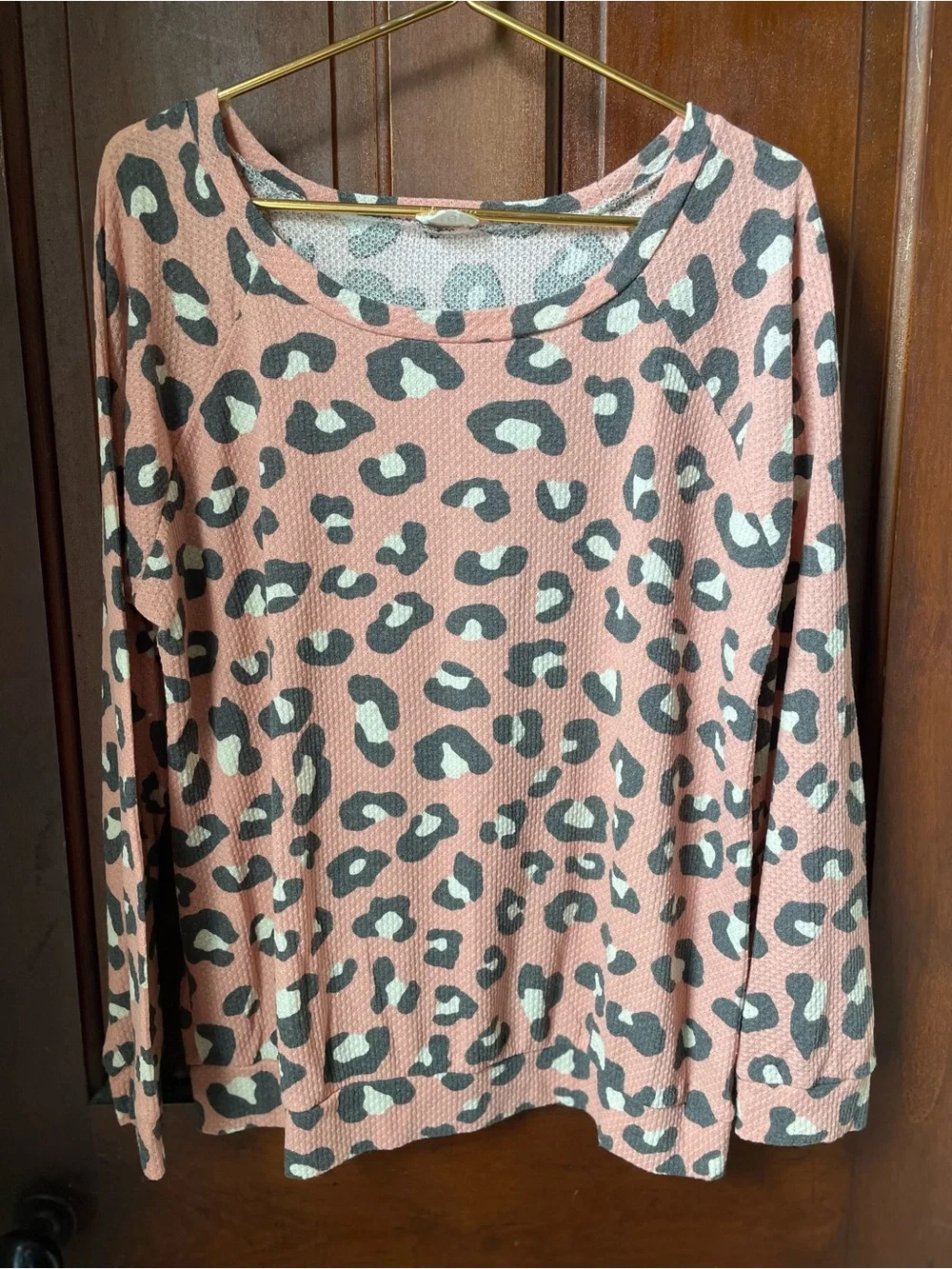 Bib! Women’s extra large pink animal print top